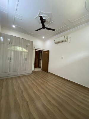 Room in 3 BHK Builder Floor at Choma – for Rent