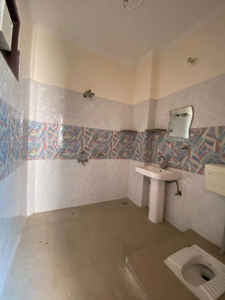 Bathroom, choma 3 Bedroom 240 Sq.Yd. Builder Floor In Choma Gurgaon 10403029
