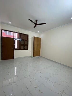 Room in 3 BHK Builder Floor at Choma – for Rent