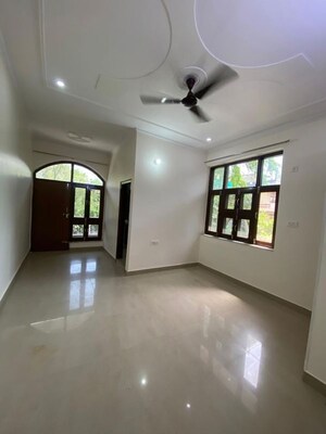 Room in 3 BHK Builder Floor at Choma – for Rent