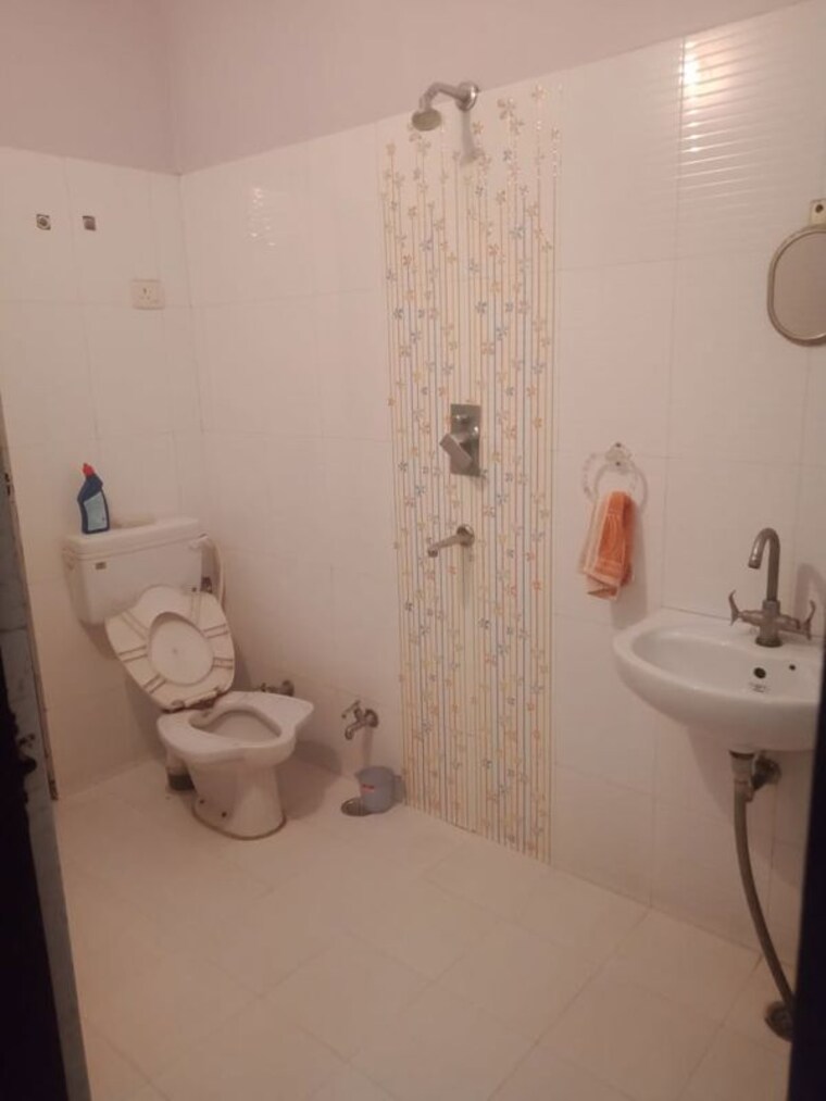 Bathroom, bapu nagar Commercial Office Space 1550 Sq.Ft. In Bapu Nagar Jaipur 10403030