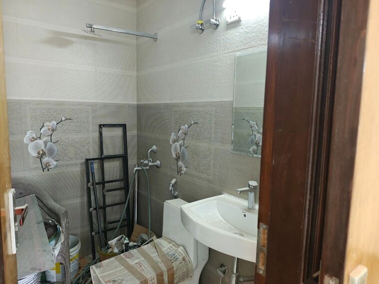 Bathroom, sector 56 2 Bedroom 1000 Sq.Ft. Builder Floor In Sector 56 Gurgaon 10403042