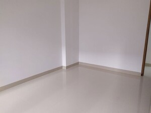 Room in 2 BHK Apartment at Tarapore Gardens, Andheri West – for Rent