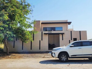 Parking in 3 BHK Villa at Dlf Garden City – for Sale