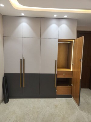 Room in 3.5 BHK Villa at Sector 51 – for Rent