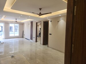 Room in 3.5 BHK Villa at Sector 51 – for Rent