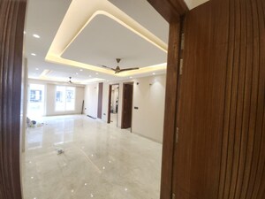 Building Lobby in 3.5 BHK Villa at Sector 51 – for Rent
