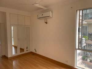 Room in 3 BHK Apartment at DLF Regency Park II, Sector 27 – for Rent