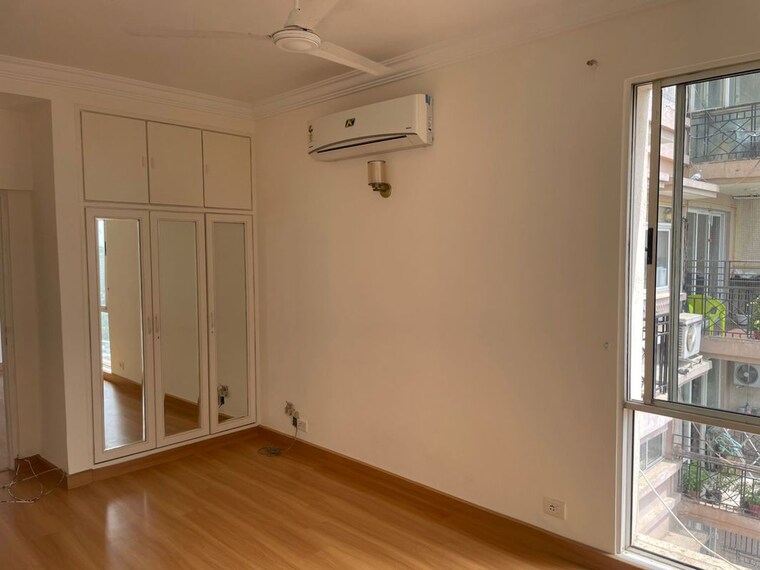 Room, dlf-regency-park-ii 3 Bedroom 1800 Sq.Ft. Apartment In Sector 27 Gurgaon 10403135
