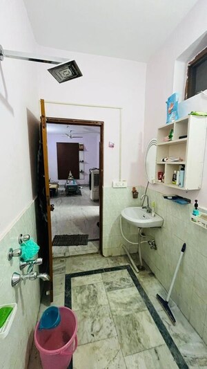 Team Area in 3 BHK Builder Floor at Unitech Infospace, Sector 21 – for Rent