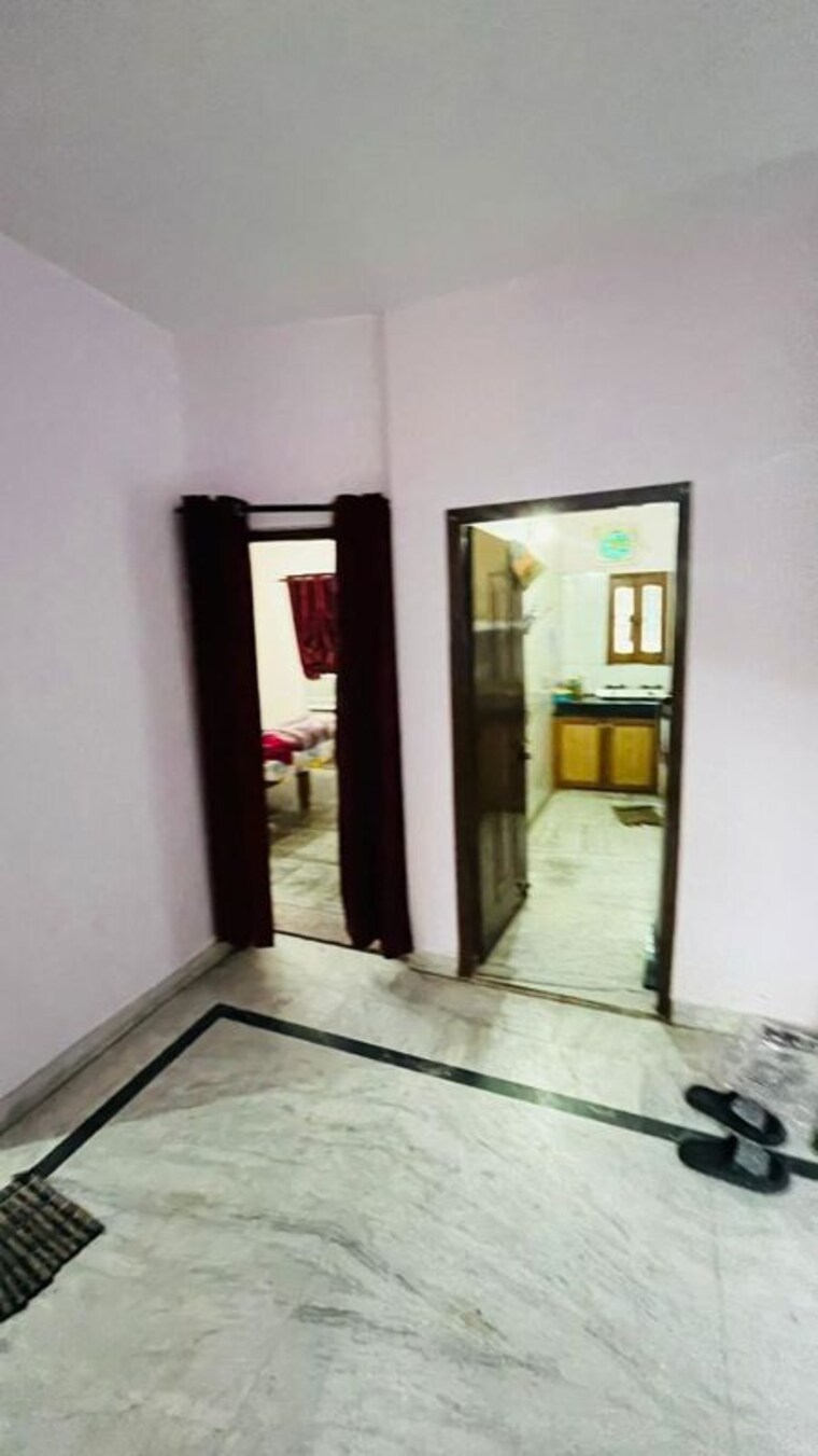 Bedroom, unitech-infospace 3 Bedroom 1850 Sq.Ft. Builder Floor In Sector 21 Gurgaon 10403093