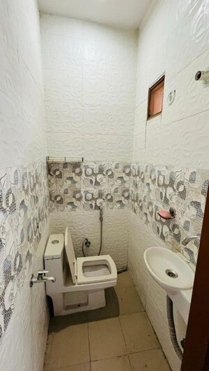 Bathroom in 3 BHK Builder Floor at Unitech Infospace, Sector 21 – for Rent