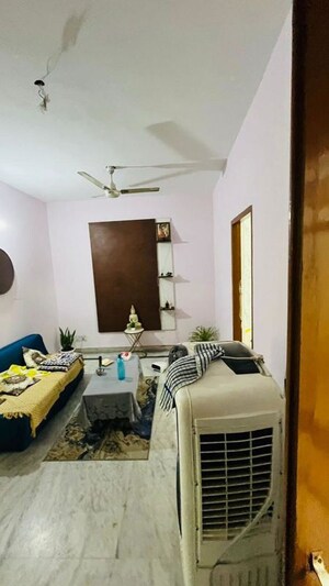Room in 3 BHK Builder Floor at Unitech Infospace, Sector 21 – for Rent