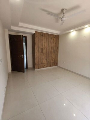 Room in 1 BHK Builder Floor at Sector 42 – for Rent