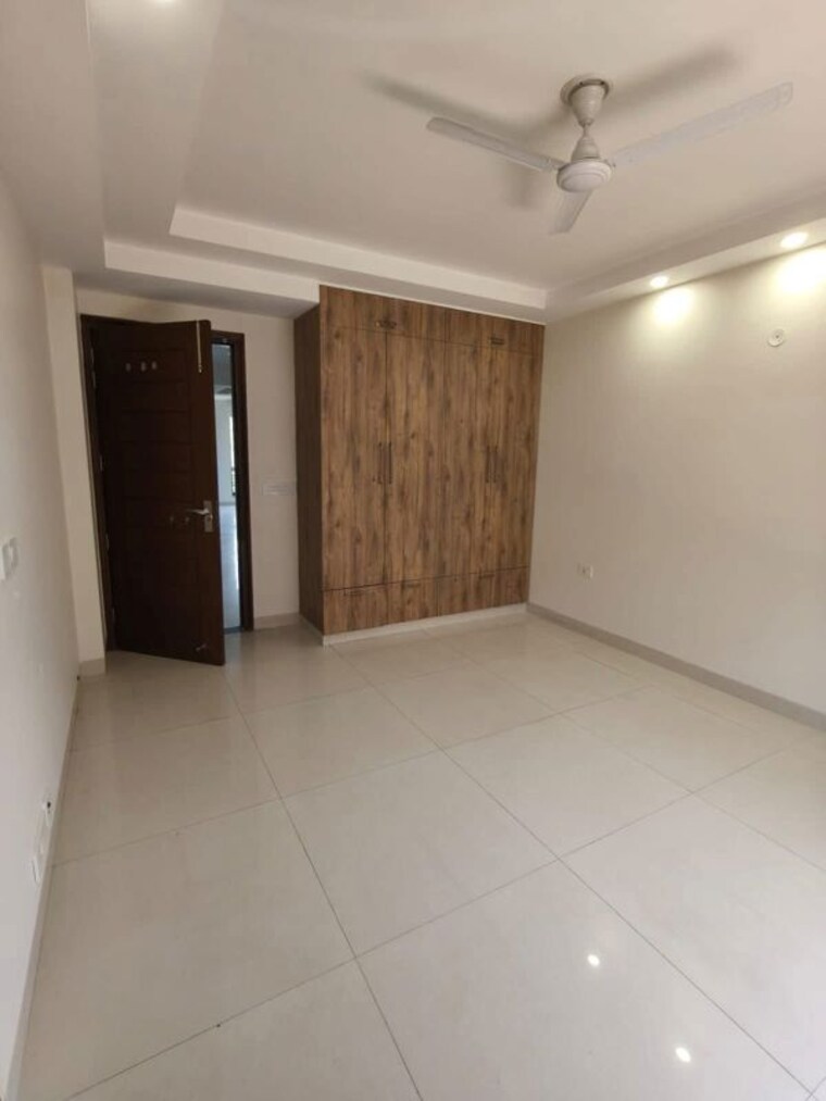 Room, sector 42 1 Bedroom 100 Sq.Yd. Builder Floor In Sector 42 Gurgaon 10403158