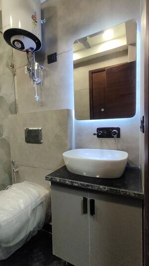 Bathroom in 3.5 BHK Apartment at Ardee City Palm Grove Heights, Sector 52 – for Rent