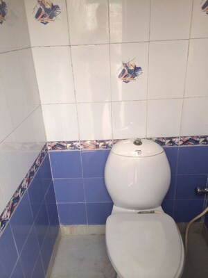 Bathroom in 6+ BHK Builder Floor at Supertech Cape Town, Sector 74 – for Sale