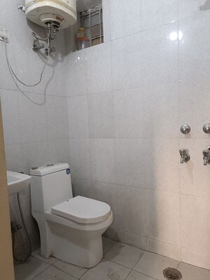 Bathroom in 1 BHK Builder Floor at Sector 52 – for Rent