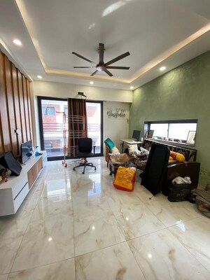 Parking in 2 BHK Builder Floor at Ansal Plaza Sector-23, Sector 23 – for Rent