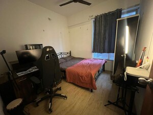 Room in 2.5 BHK Apartment at VTP Belair, Mahalunge – for Rent