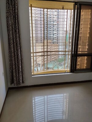 Room in 3 BHK Apartment at Gemstar Symphony, Kandivali West – for Rent