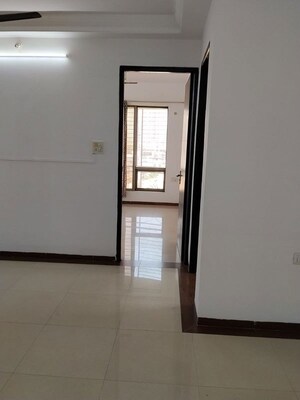 Room in 3 BHK Apartment at Gemstar Symphony, Kandivali West – for Rent