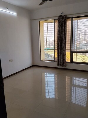 Room in 3 BHK Apartment at Gemstar Symphony, Kandivali West – for Rent