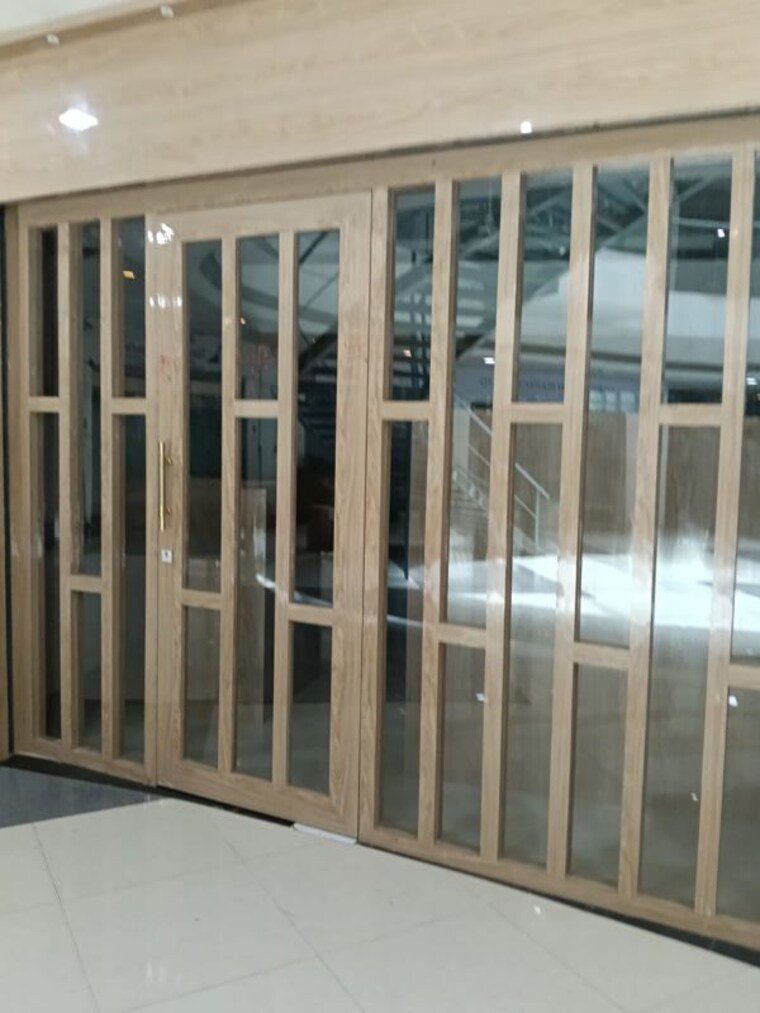 Balcony, express-zone Commercial Office Space 354 Sq.Ft. In Malad East Mumbai 10403290