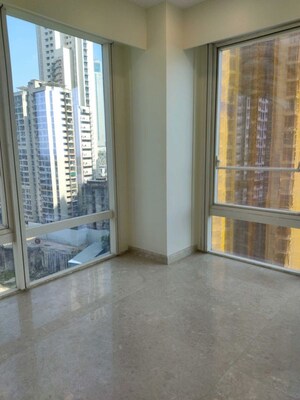 Room in 3 BHK Apartment at Indiabulls Blu, Worli – for Rent