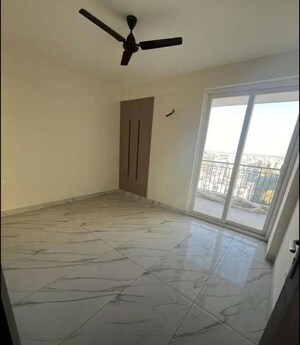 Room in 3 BHK Apartment at ATS Golf Meadows Lifestyle, Central Derabassi – for Rent