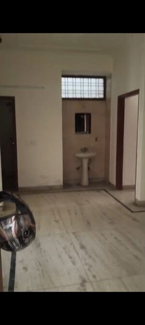 Room in 3 BHK Builder Floor at Ansal Plaza Sector-23, Sector 23 – for Rent