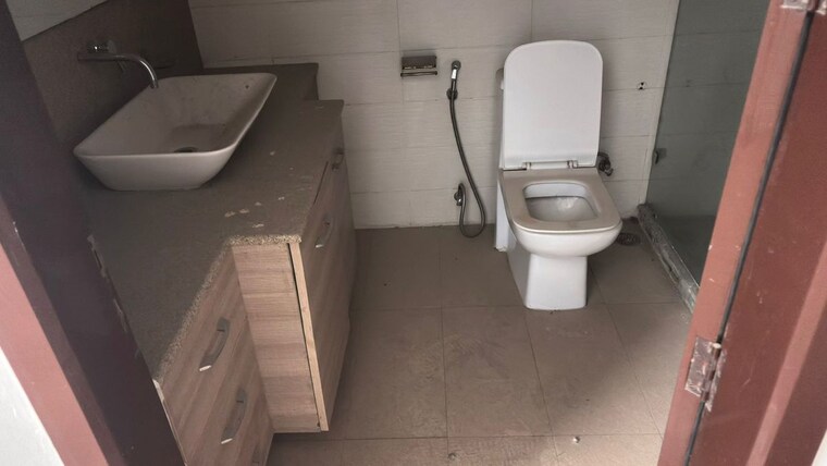 Bathroom, shiv-shankar-society 4 Bedroom 3100 Sq.Ft. Penthouse In Sector 51 Gurgaon 10403322