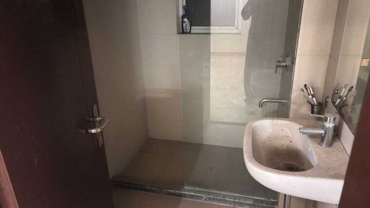 Bathroom, shiv-shankar-society 4 Bedroom 3100 Sq.Ft. Penthouse In Sector 51 Gurgaon 10403322