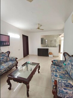 3.5 BHK + Servant Room Apartment For Rent in Shiv Shankar Society