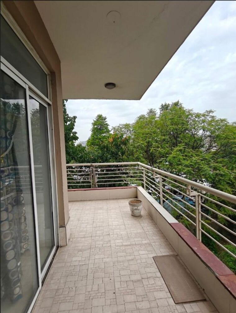 Balcony, shiv-shankar-society 3.5 Bedroom 2200 Sq.Ft. Apartment In Sector 51 Gurgaon 10403381