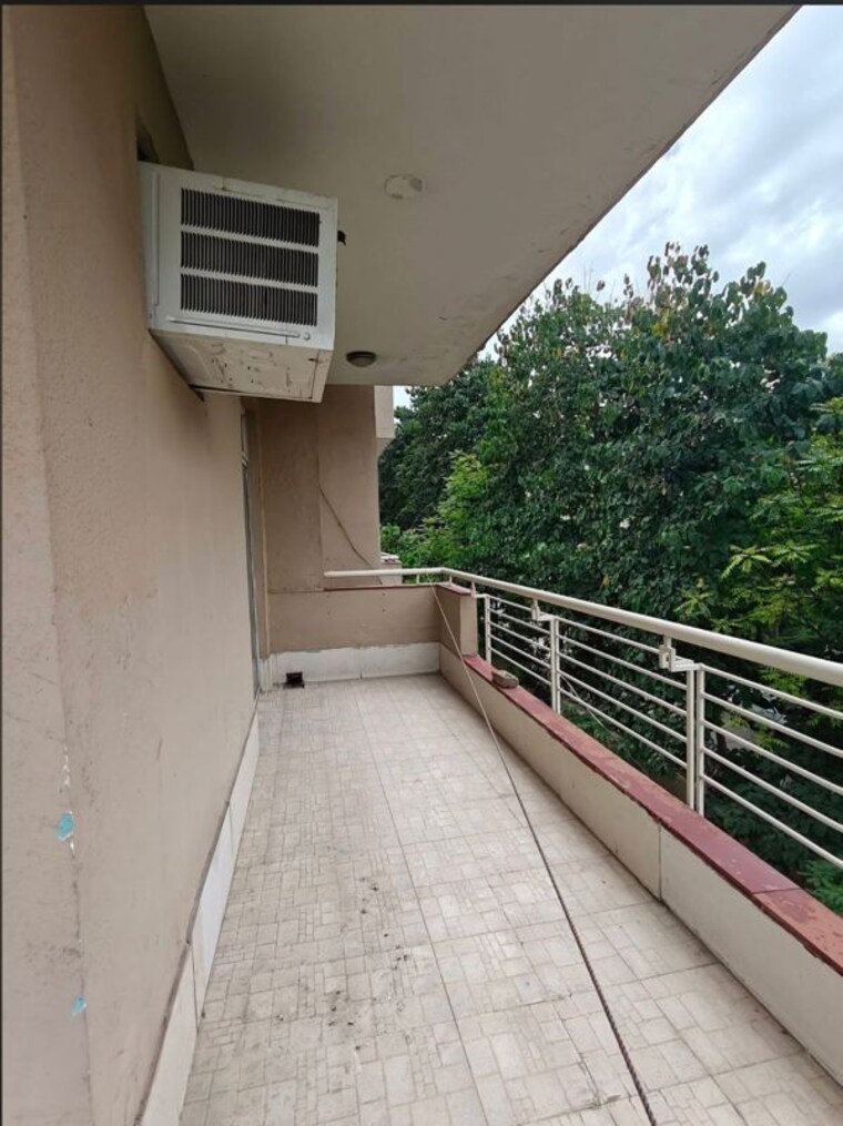 Balcony, shiv-shankar-society 3.5 Bedroom 2200 Sq.Ft. Apartment In Sector 51 Gurgaon 10403381