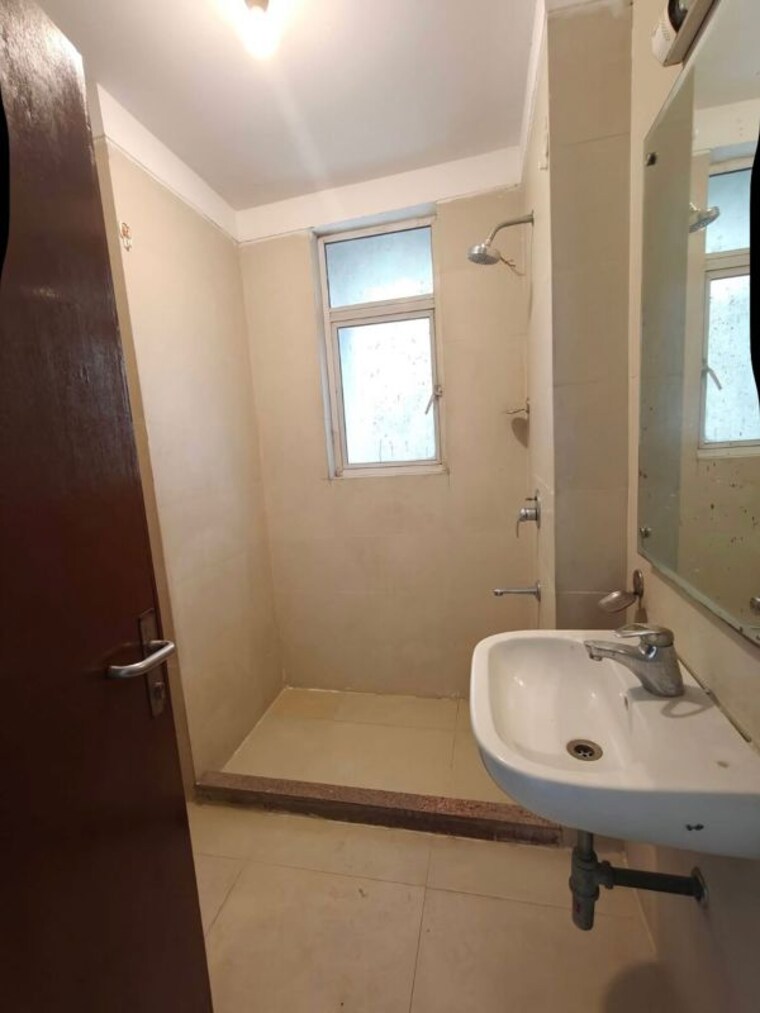 Bathroom, shiv-shankar-society 3.5 Bedroom 2200 Sq.Ft. Apartment In Sector 51 Gurgaon 10403381