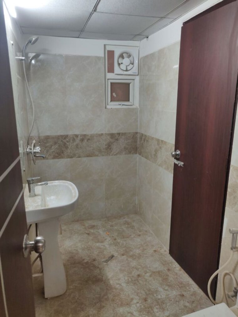 Bathroom, gaurs-siddhartham 3 Bedroom 1185 Sq.Ft. Apartment In Siddharth Vihar Ghaziabad 10403374