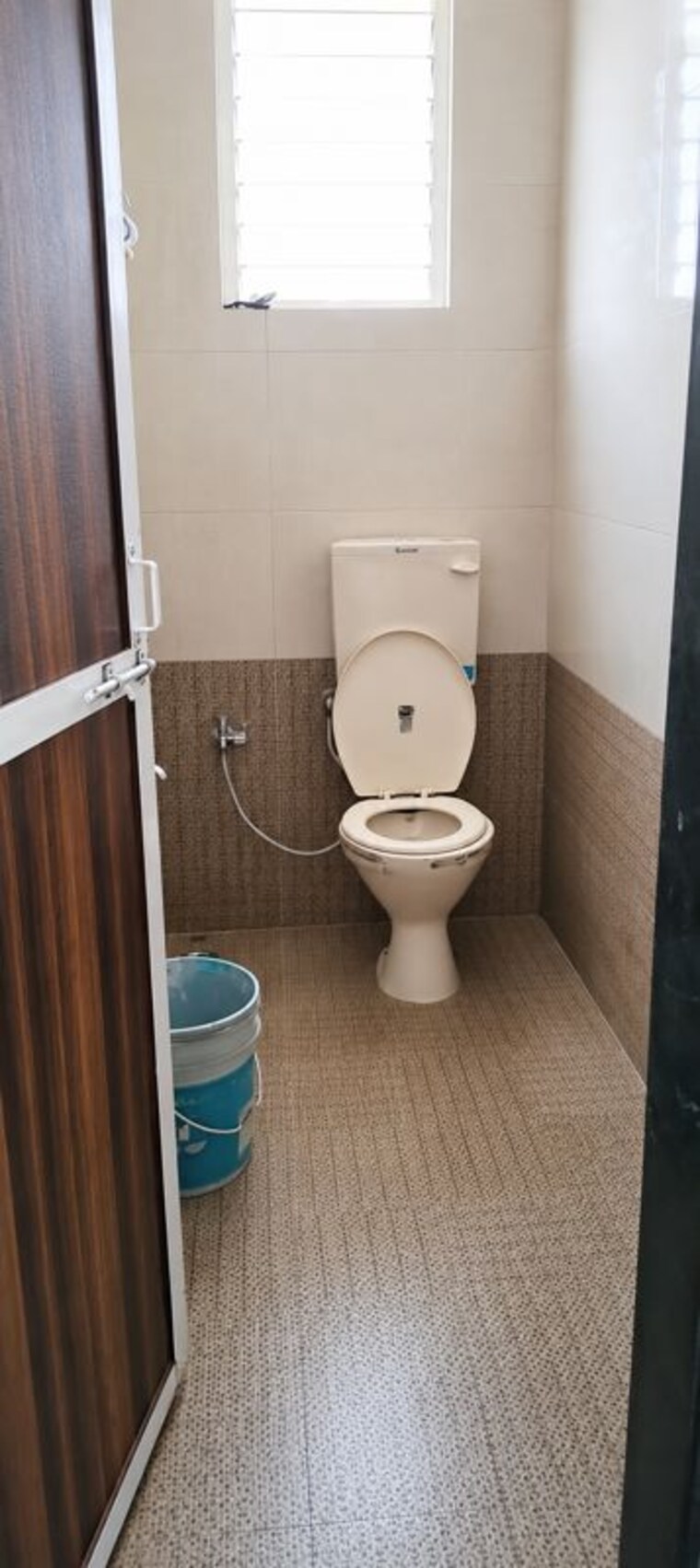 Bathroom, kamgar putala vasahat 1 Bedroom 400 Sq.Ft. Apartment In Kamgar Putala Vasahat Pune 10403378