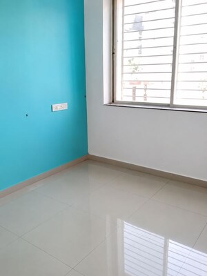 Room in 1 BHK Apartment at Kamgar Putala Vasahat – for Sale