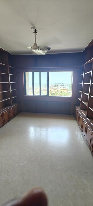 Room in 3 BHK Apartment at Worli – for Rent