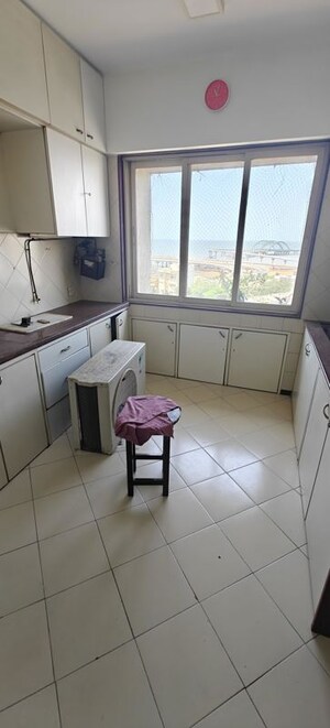 Team Area in 3 BHK Apartment at Worli – for Rent