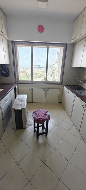 Team Area in 3 BHK Apartment at Worli – for Rent