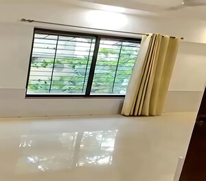 Room in 3 BHK Apartment at Dadar East – for Rent