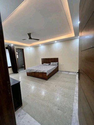 Furnished Amenities in 5 BHK Builder Floor at Sector 52 – for Rent