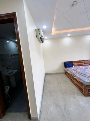 Furnished Amenities in 5 BHK Builder Floor at Sector 52 – for Rent