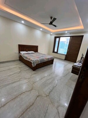 Bedroom in 5 BHK Builder Floor at Sector 52 – for Rent