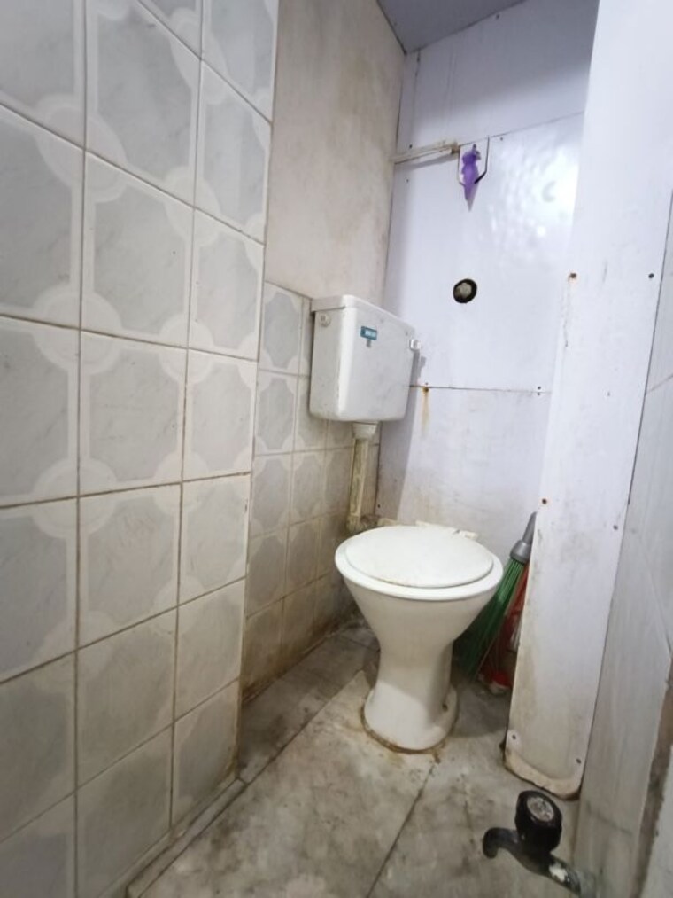 Bathroom, jeevan-santosh-chs 2 Bedroom 654 Sq.Ft. Apartment In Borivali West Mumbai 10403431