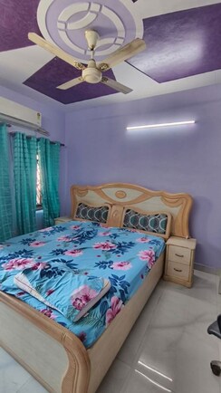 3 BHK + Pooja Room,Servant Room,Study Room Builder Floor For Sale in Safdarjung Enclave