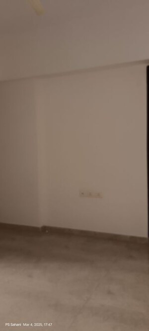 Room in 2 BHK Apartment at Lodha Amara Tower 36 And 37, Kolshet Road – for Rent